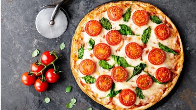 أصل البيتزا وأهم ما يميزها