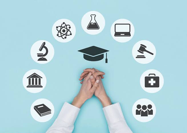 كيف يختار الطالب العربي وجهته الجامعية
