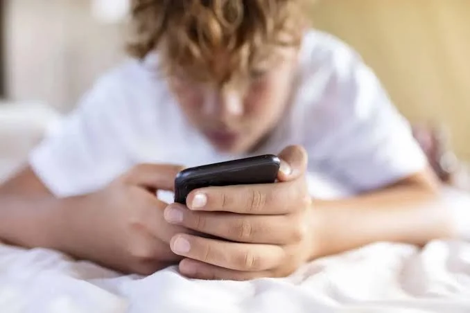 بعد عامين فقط أثر خفي للهواتف الذكية يظهر لدى المراهقين